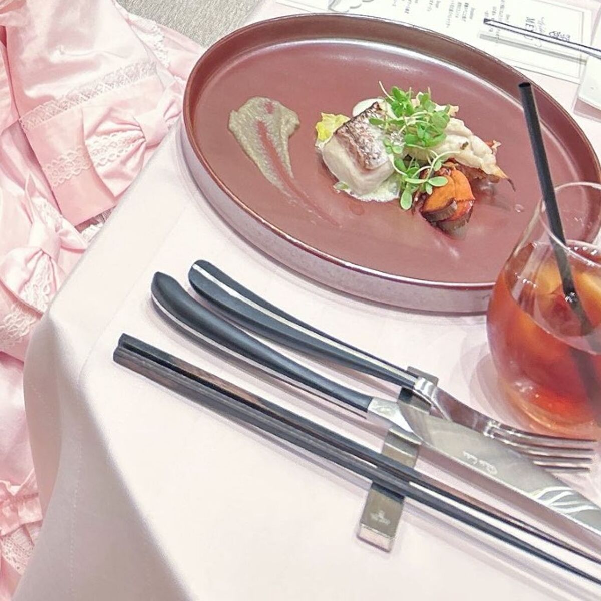 友人の結婚式に招かれるも「ロリィタで来てね」→当日……　まさかの参列姿が422万表示「声出た」「こんな服装してみたい」 | ライフスタイル ねとらぼ