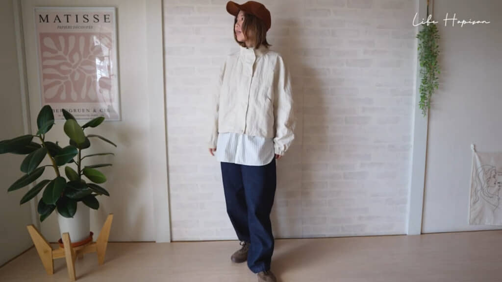 白系のアウターを合わせるのもすてき