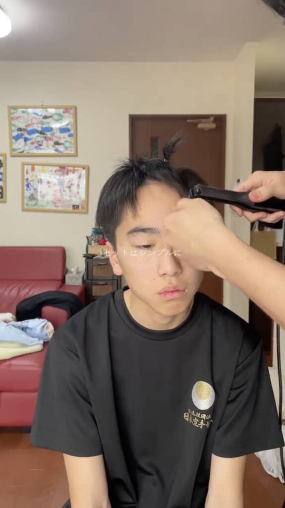 ヘアアイロンでシンプルにセット