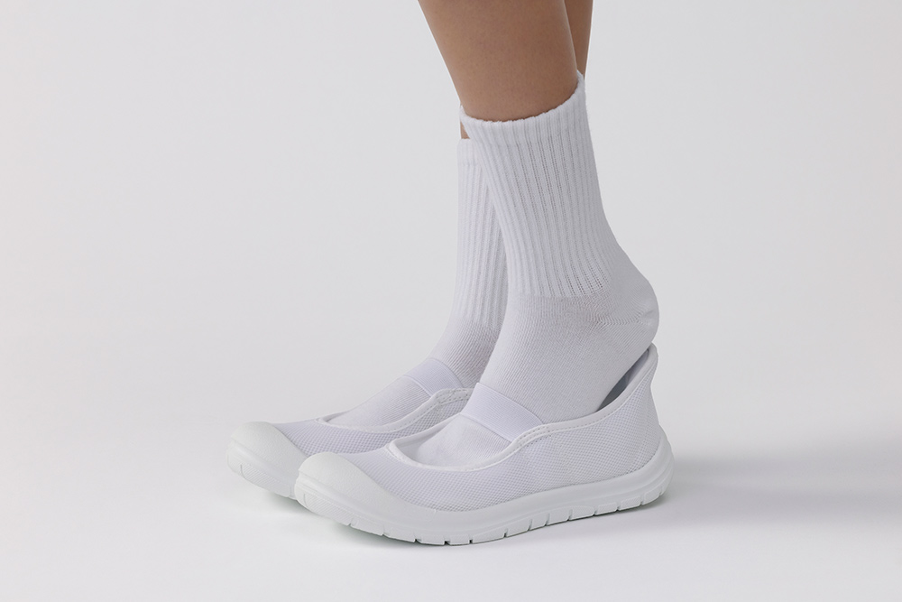 手を使わずに立ったままスパッと履ける