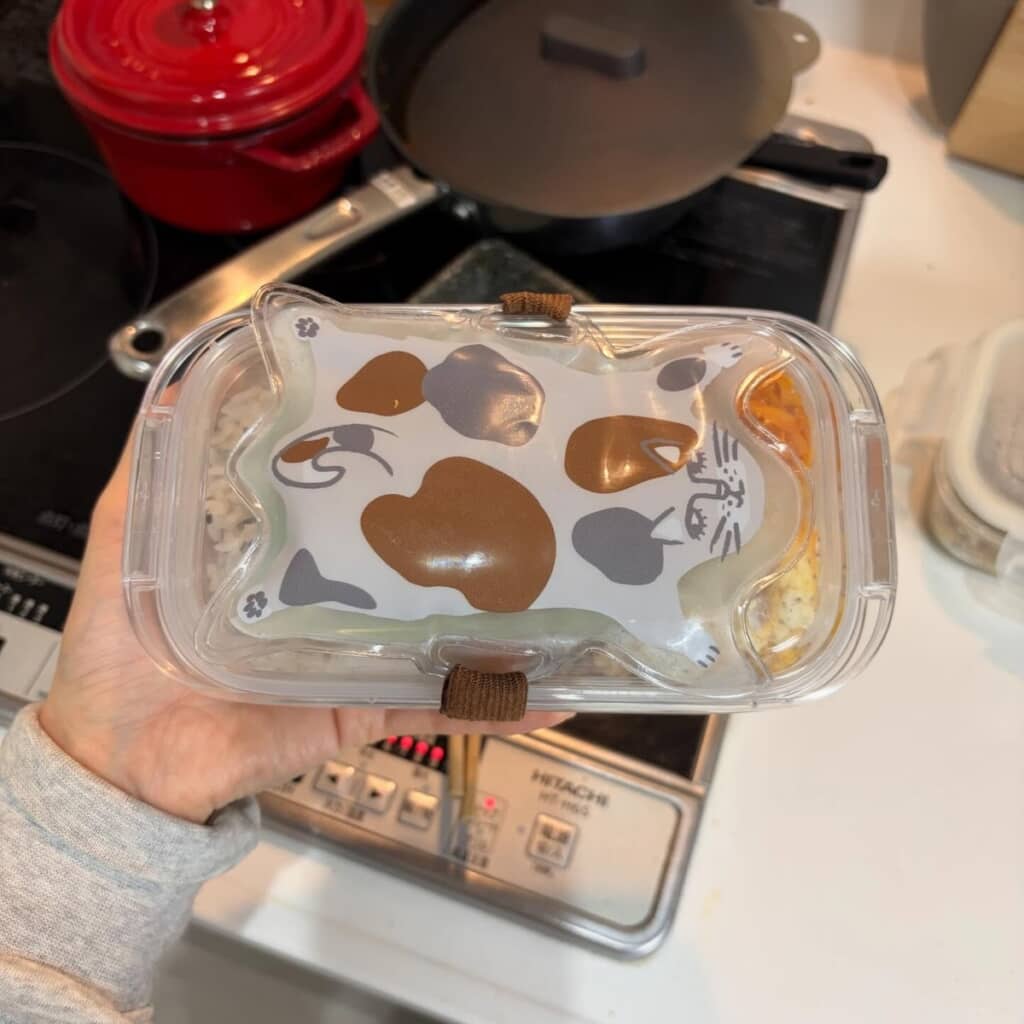 上から保冷剤を乗せて夫に渡しました