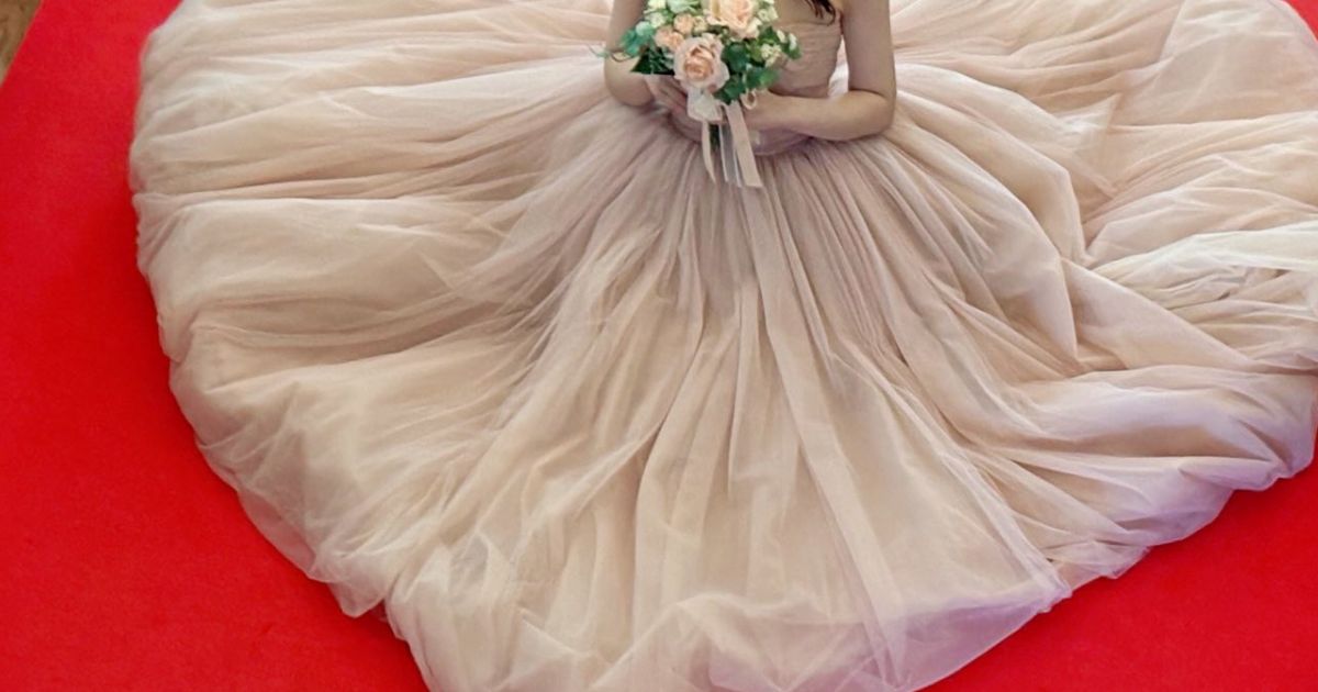 花嫁「夢が叶った～！」→ウエディングドレスを上から見ると……　驚きの一枚に「凄い再現度」「んおおおかわいいい」（1/3） | ライフスタイル ねとらぼ