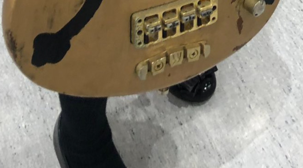 リサイクルショップでゴミかと思った5000円のベース→持ち帰ると……　三度見する驚きの正体に「ビッグドリーム」「高級感すごい」（1/3） | ライフスタイル ねとらぼ