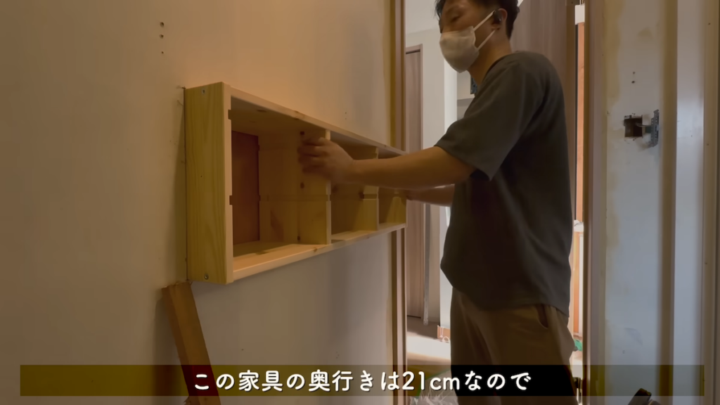 開いた穴に棚を設置