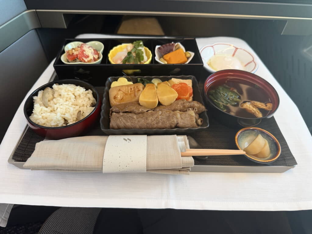 機内食とは思えない今半のすき焼き御膳