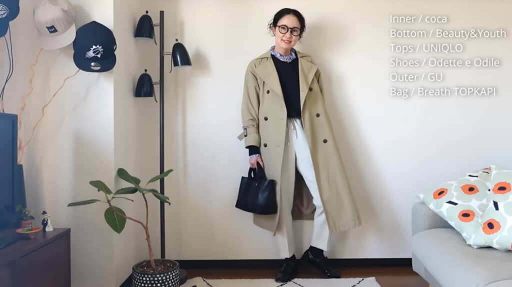 フリルブラウスのチラ見せが華やか