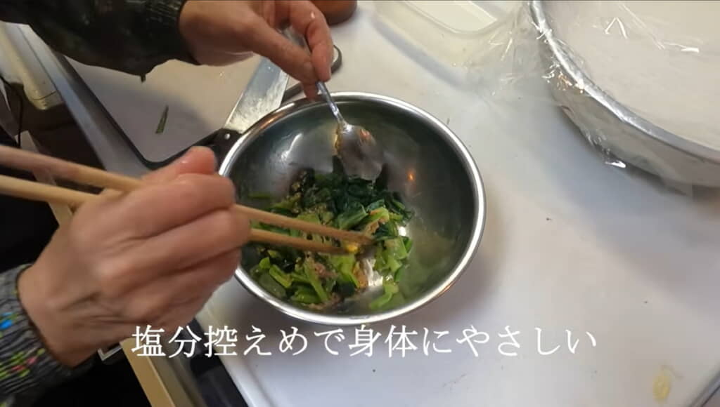 「小松菜の胡麻和え」が完成