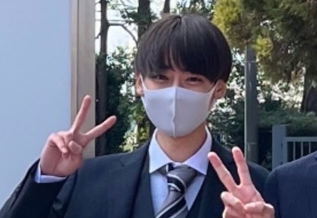 入学式、前髪で額を隠していた男子→卒業式で……「ええええええ！」　“まさかの姿”が150万表示「何が起きた」「アニメの主人公みたい」（1/3） | 大学 ねとらぼ