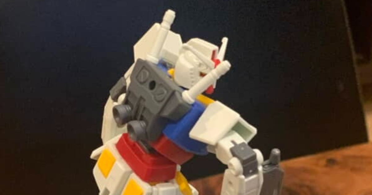 初めてガンプラを作った女性、撮影会を始めると……　予想外の光景に「これ見てガンプラやる人増えそう」「才能爆発してますね！」（1/3） | ホビー ねとらぼ