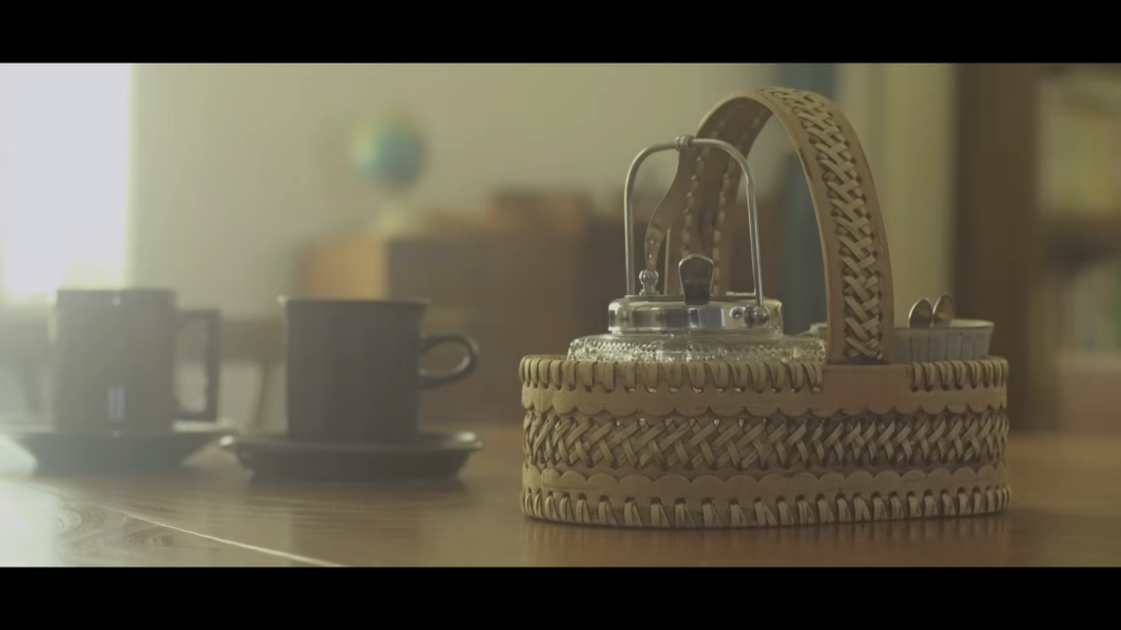 
ロシアの民芸品・ベレスタはティーセット入れに