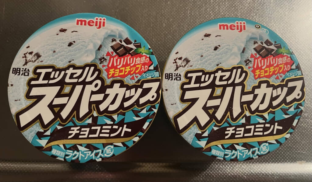 大きさが違って見えるのは写真写りの問題で、中身は同じ。それよりも重大な違いが……