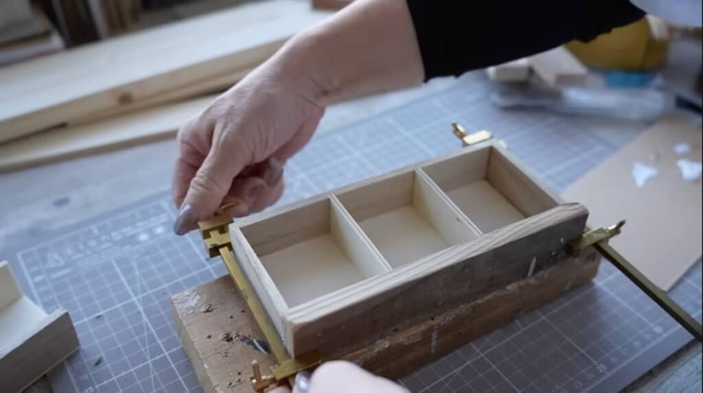 ダイソーの収納ボックスをリメイクして引き出しに