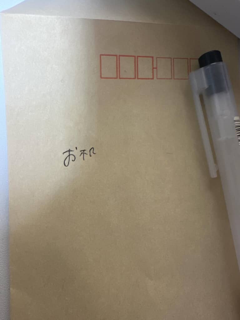 まさかの“お机”!(画像提供:のさん/@n9595___)