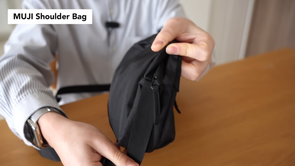 リニューアル後はバックルなしの仕様に