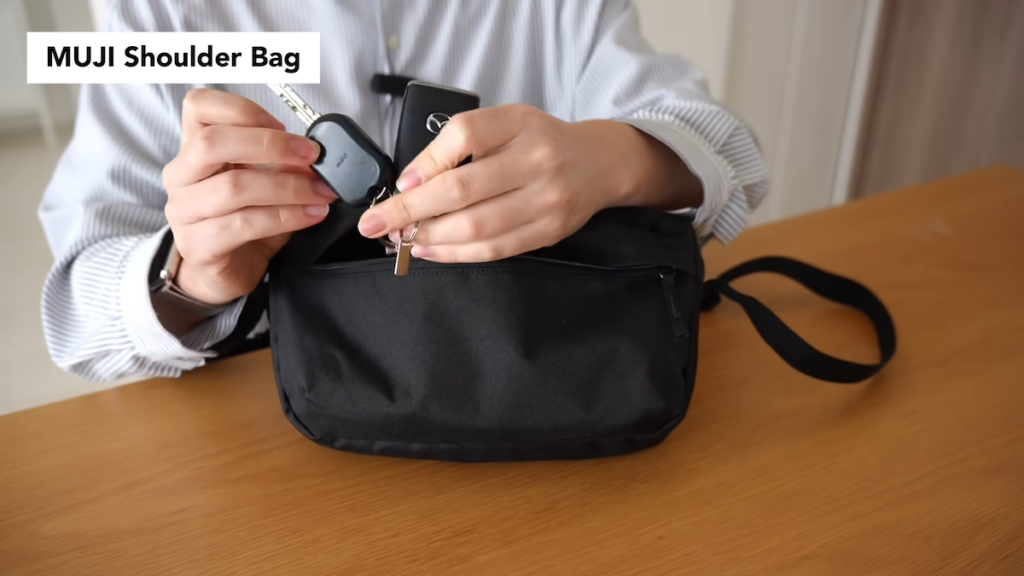 前面のファスナー付きポケット