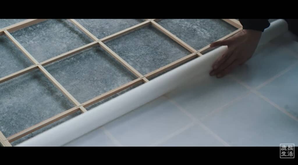 障子紙を貼ります