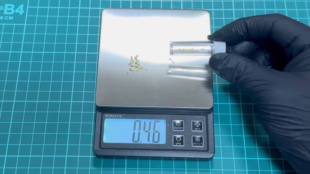 おまけも合わせて重量0.46グラムの砂金を入手