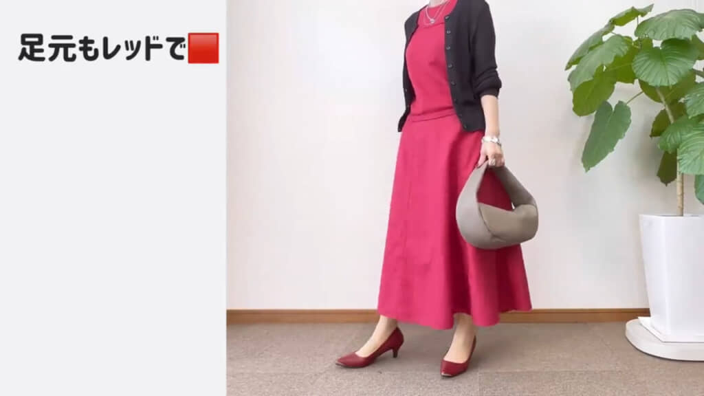 「リネンブレンドフレアスカート」の着回しコーデを紹介（画像は1つ目のコーデ）