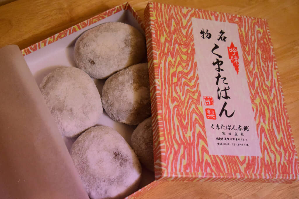 フタを開けると砂糖の塊……？　実は中身も甘々のおまんじゅう