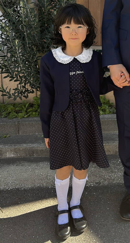 上品なワンピースのコーデが似合っていますね