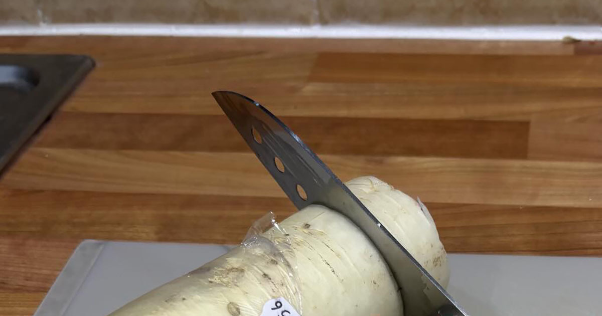 大根を切ろうとしたら……「そんなことあるんや」 “まさかの悲劇”に「あわわわわわ」「たいへんだ」「オワタ」(1/2) | グルメ ねとらぼ