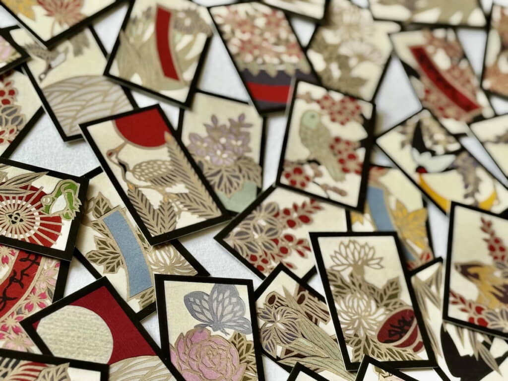 手作業で作った切絵花札
