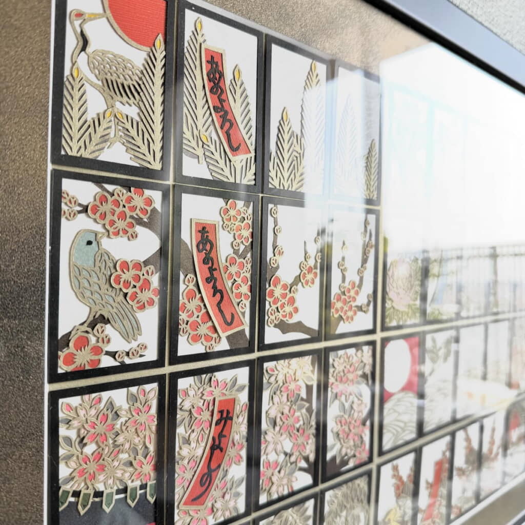 額装した切り絵原画