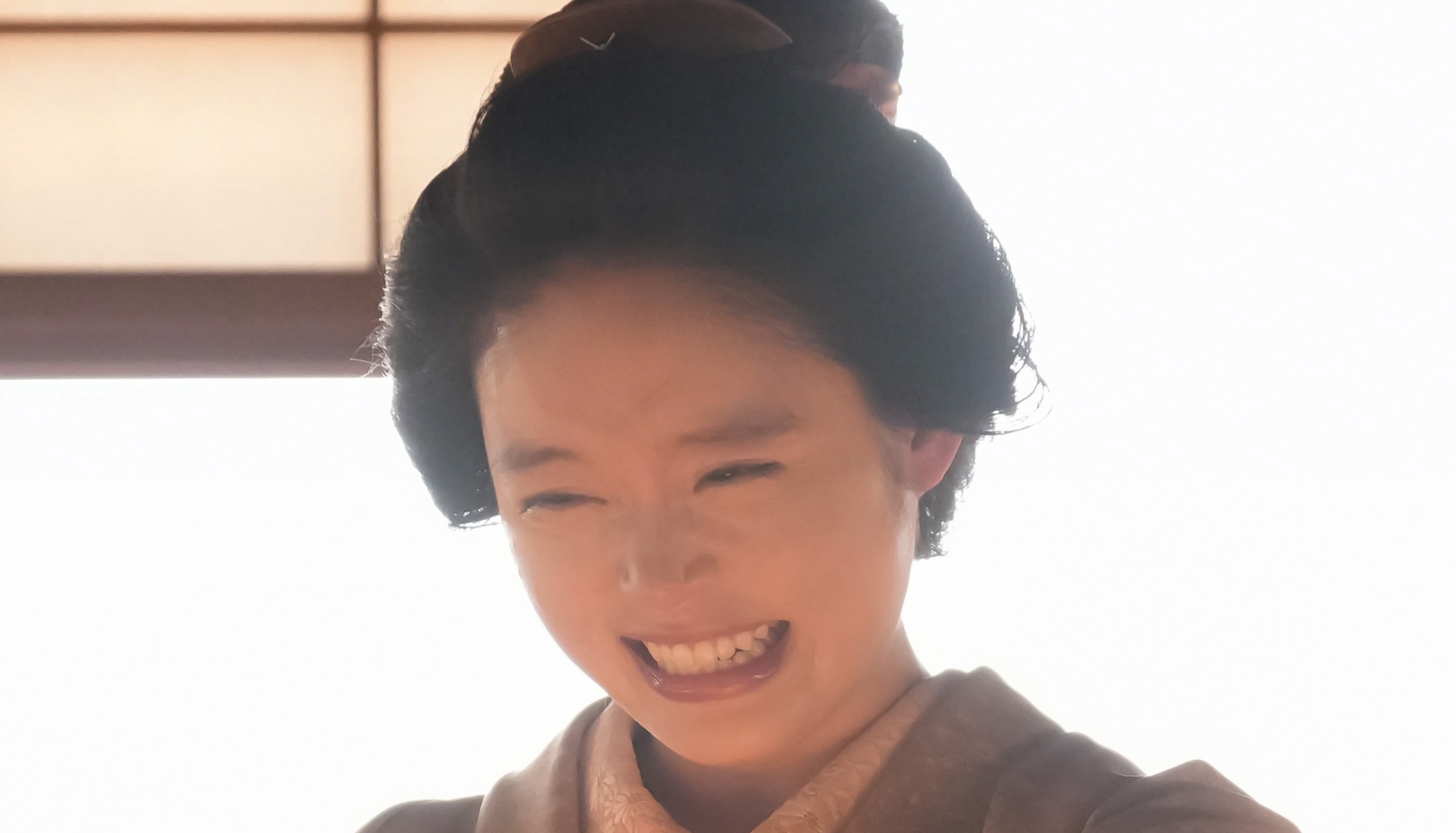 「こわっ」【ばけばけ】クランクアップ→思わず二度見……高石あかりの背後に“まさかの姿”「気になりすぎて内容入ってこない」(2/3) | エンタメ ねとらぼ