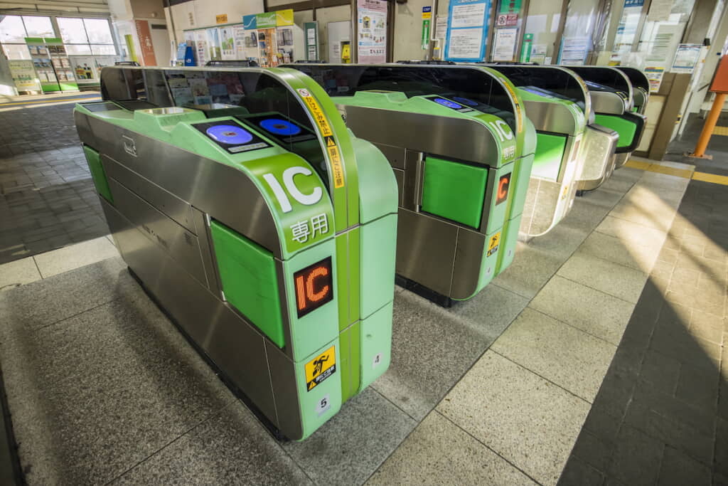 駅で財布を見ると……