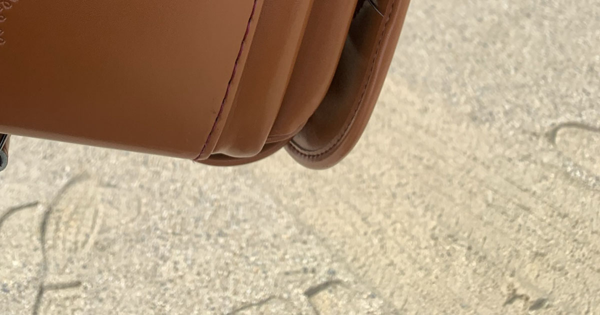 小学生の娘が使い始めたキャメルのランドセル→6年後……　まさかの姿にパパ驚き「そんなことある？」「さすが女子！」（1/3） | 育児 ねとらぼ