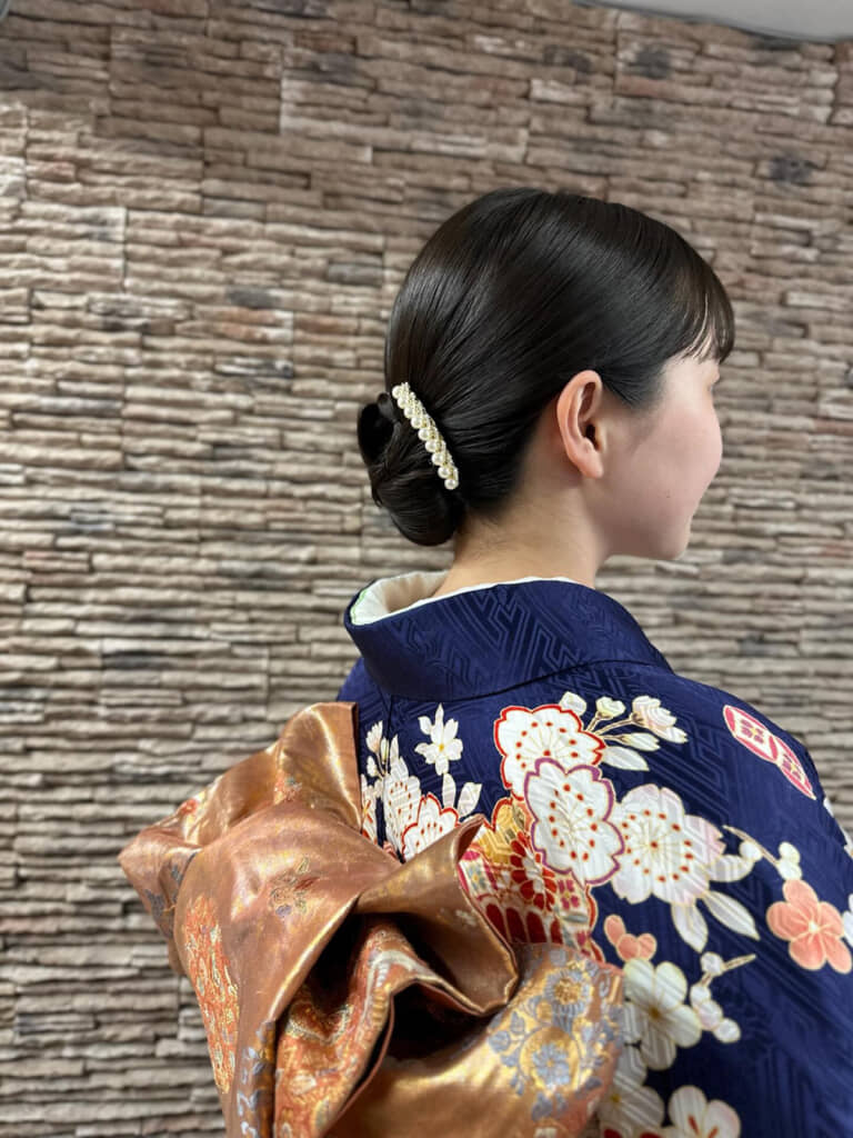 清楚な雰囲気のまとめ髪