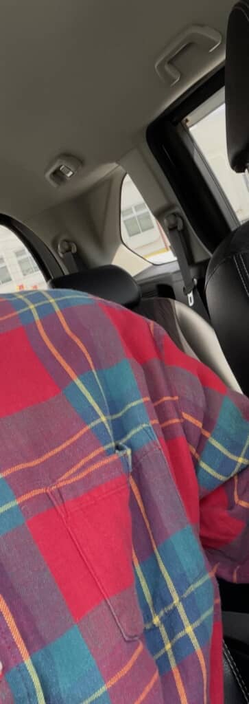 赤ベースのマドラスチェックシャツで古着屋へ