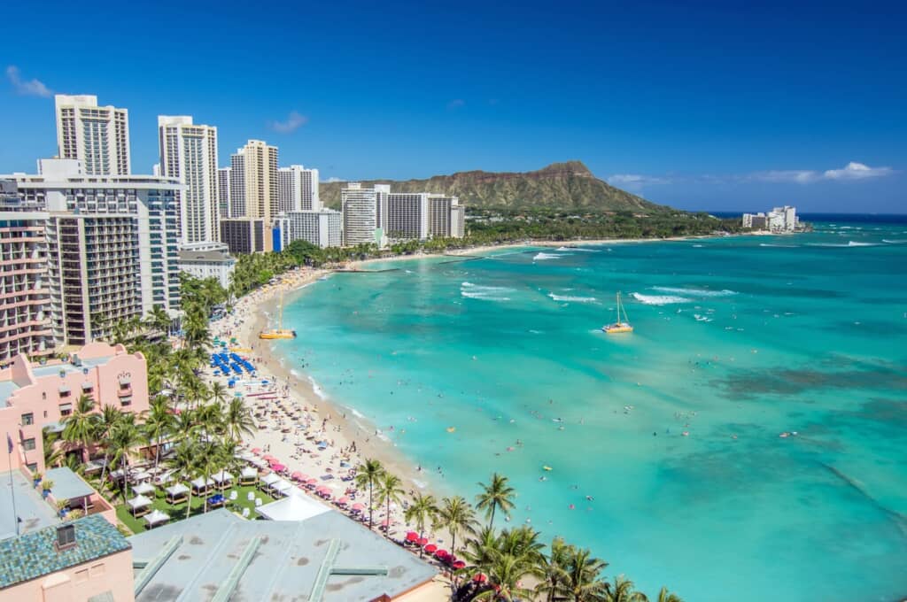 8年前にハワイで撮影した2ショットとは?(イメージ画像/出典:PIXTA)