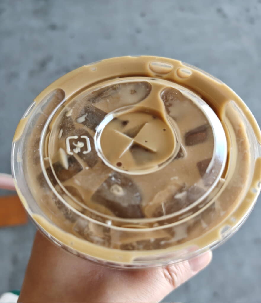 “新人くん”が作ったアイスカフェオレ