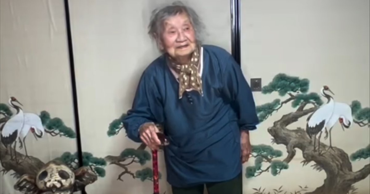 おばあちゃんの杖を“フリーレン仕様”にしてみた→お腹が痛い姿が27万再生「遊ぶな！w」「やめたげてwww」（1/3） | ライフスタイル ねとらぼ