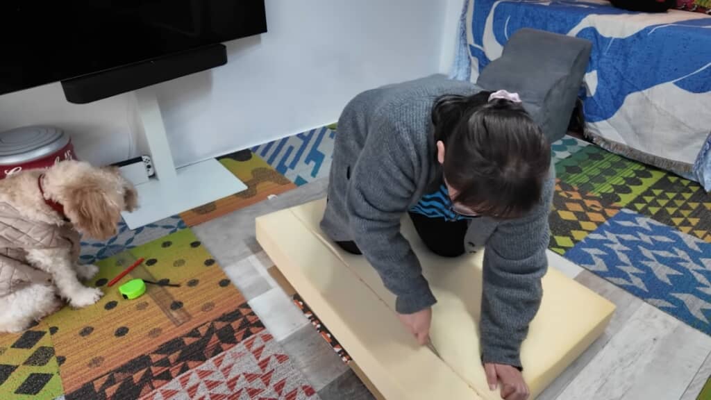 マットレスをカットします