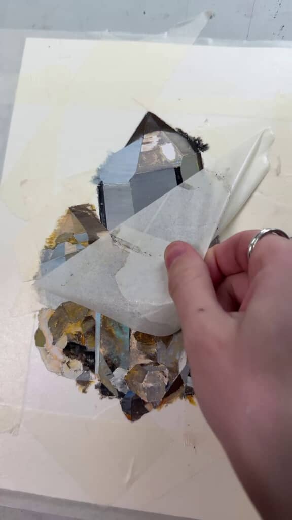 マスキングテープを剥がす様子