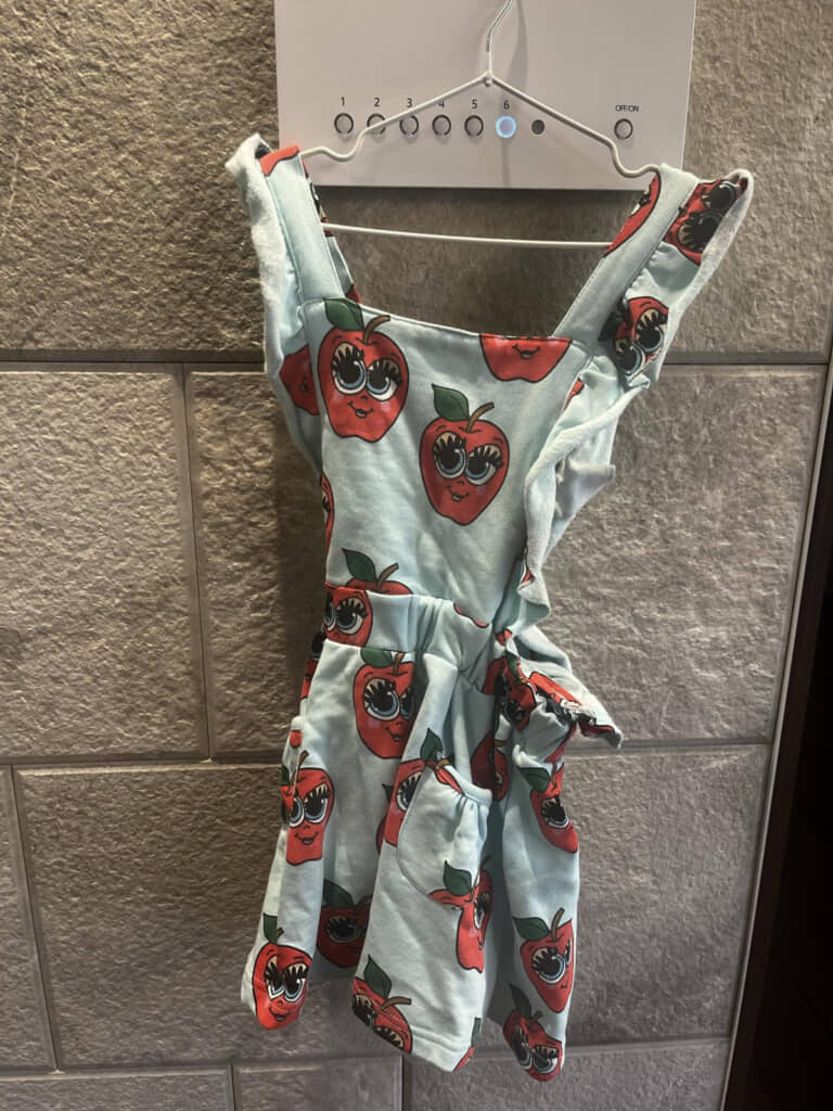 娘さんに拒否されてしまったワンピース(※シワなどは圧縮袋から出したばかりのため)