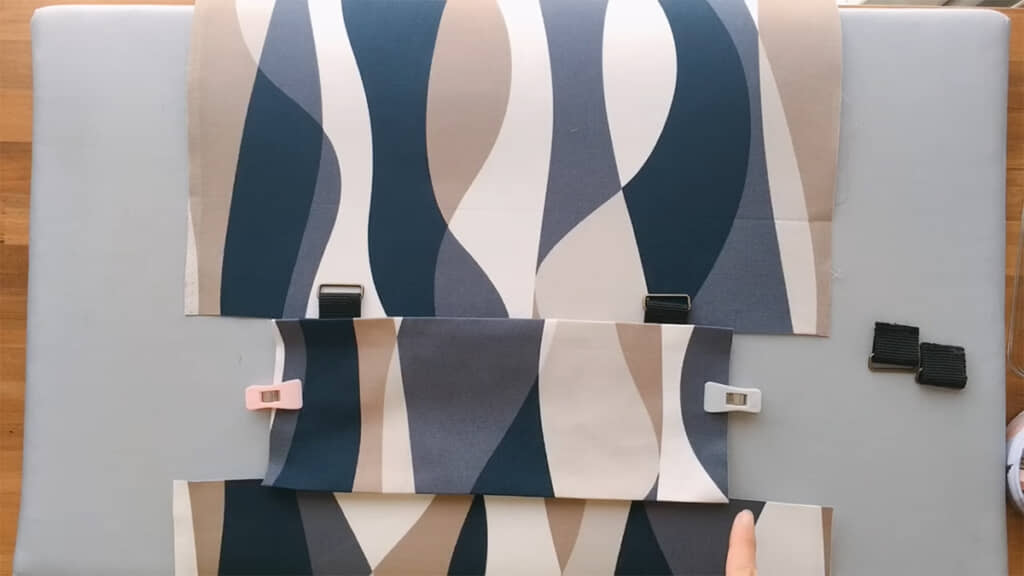 四角カンタブと底を縫い付けて