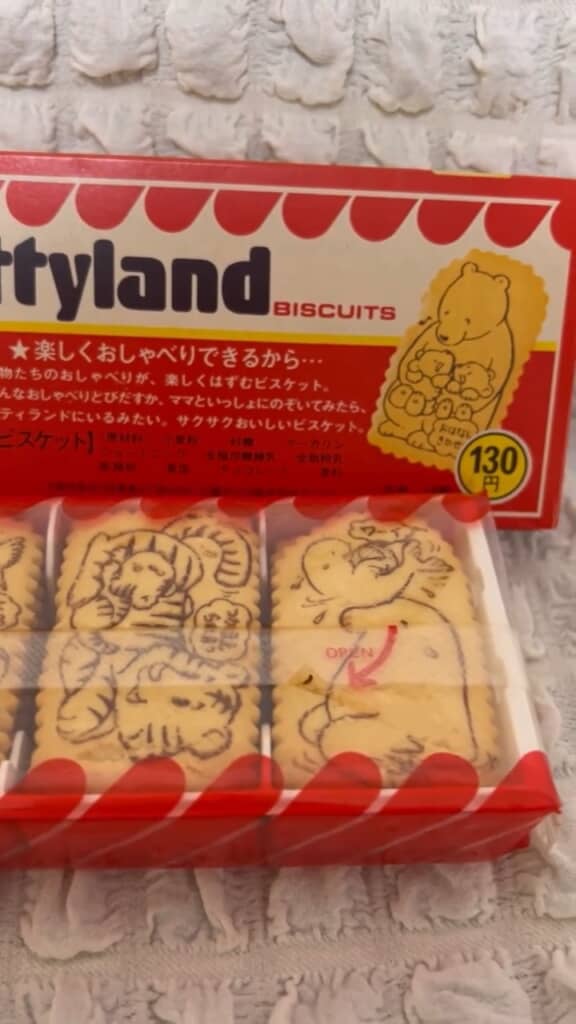 成分表示に防腐剤等の記載はなし。それでもきれいに残っているのは、丁寧な保管とビスケット自体の水分の少なさゆえか