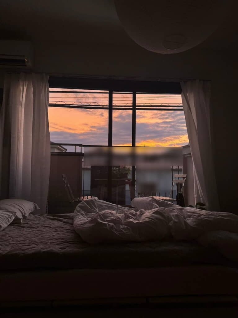 ベランダにはテーブルとイス