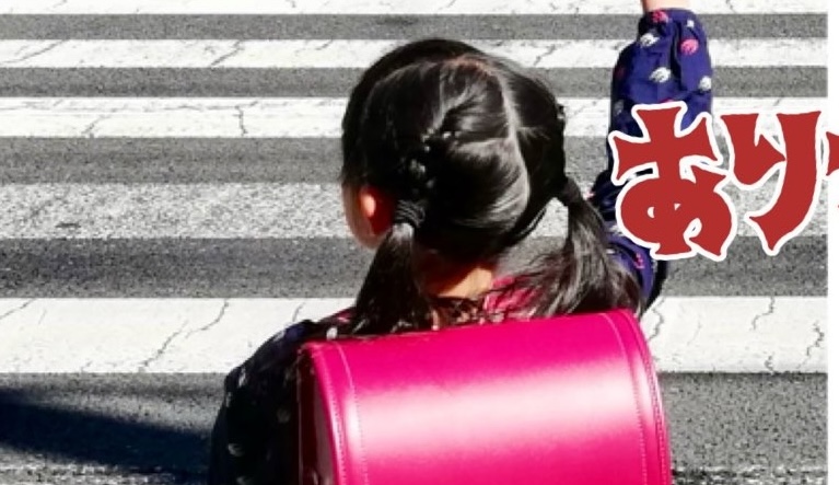 ←ランドセルが届いた日　最後の日→　小学生娘の後ろ姿を見比べると……「こんなの泣く」まさかの変化が130万表示「すごい違い」「感動しました」（1/2） | 育児 ねとらぼ