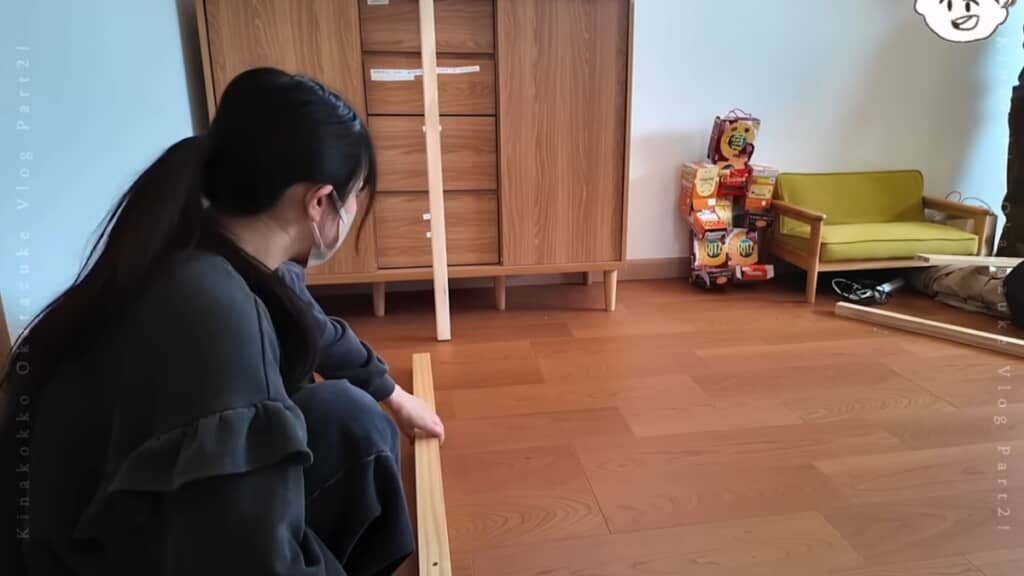 ベッドの組み立てをします