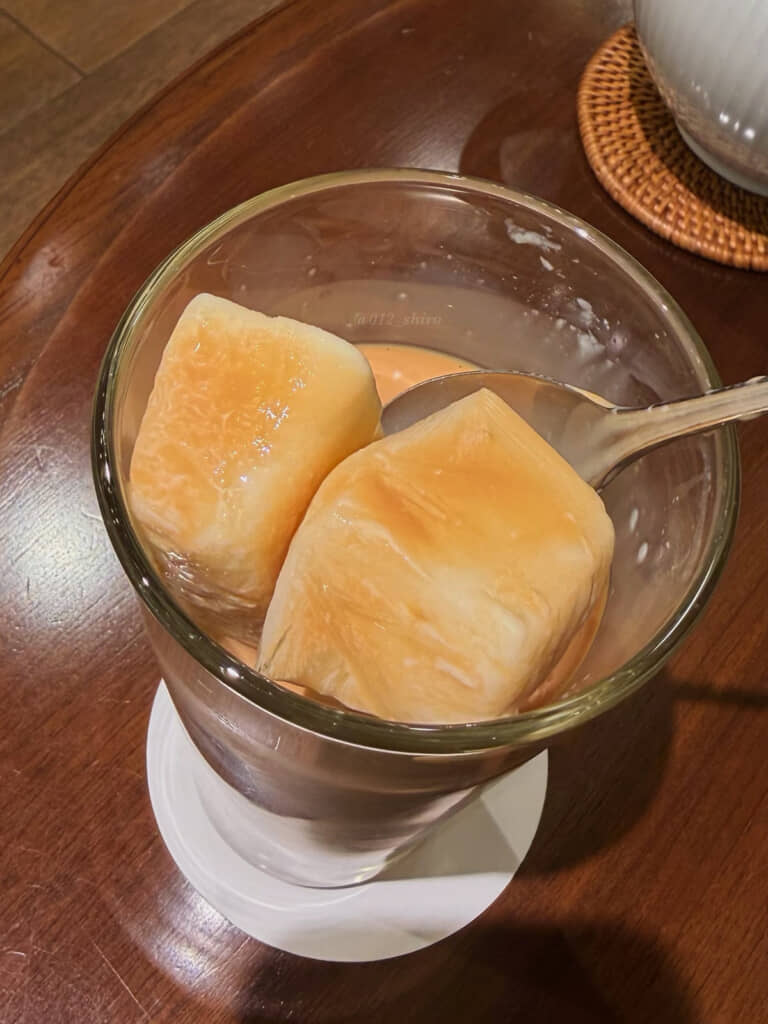 牛乳を凍らせて氷にするとは……！