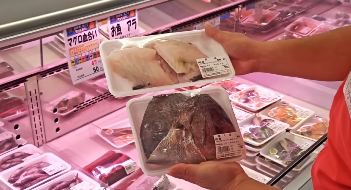安いけど骨だらけな“魚のアラ”→お湯につけると……　「マジか」角上魚類が教える“意外なワザ”に「勉強になる」「独り身おっさんの自分でも簡単」（1/3） | グルメ ねとらぼ