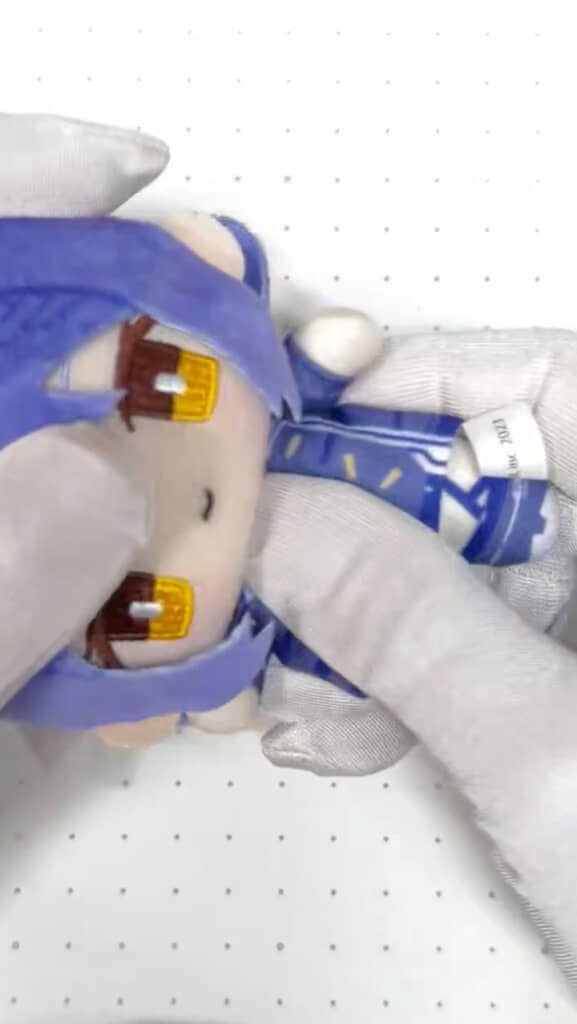 胴体を押し込む