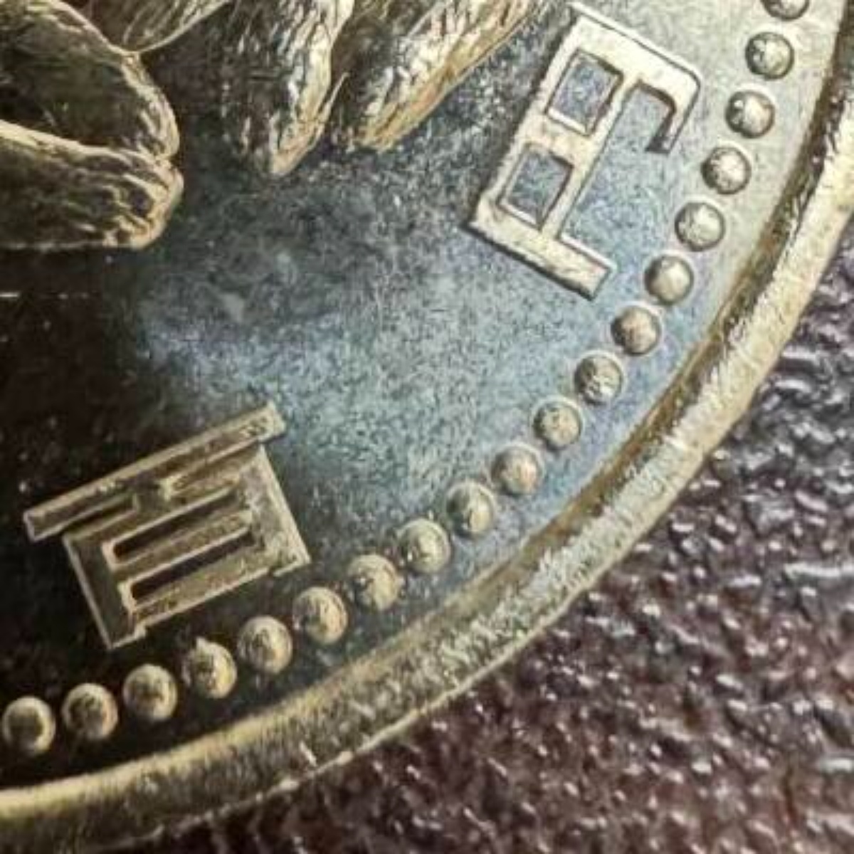 財布から取り出した500円玉→使う前にふと見たら…… まさかの正体に「初めて見た!」「めっちゃ羨ましい」(1/3) | おかね ねとらぼ