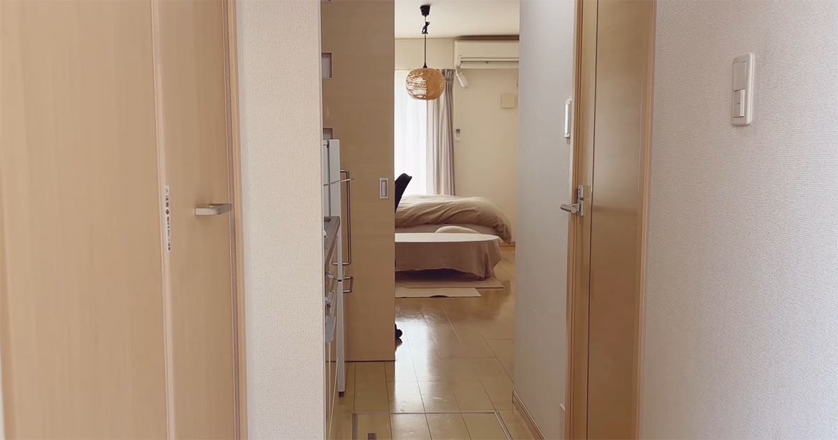 40代一人暮らし、1K9畳に引っ越して5年後…… 無印良品に囲まれた空間に「整ったすがすがしいお部屋」「すてき」(1/3) | 住まい ねとらぼ