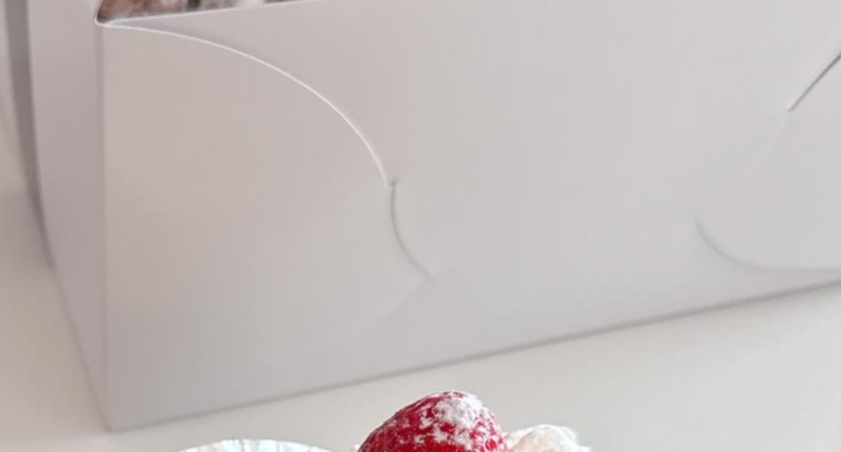 5人家族のママが1時間並んで買ったケーキ→箱を開けたら…… 幸せな光景に「そんなん大好き」「わぁ最高」(1/3) | ライフスタイル ねとらぼ