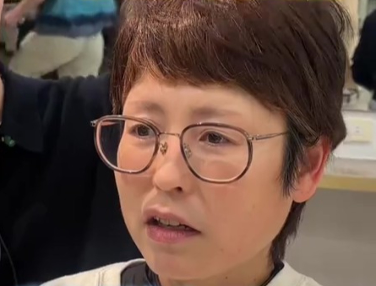 50歳女性が「やり残したことをやっていこう」とハイトーンに初挑戦→驚きの大変身に「ご家族びっくりですね」「こんなにハマる？」（1/3） | 美容 ねとらぼ